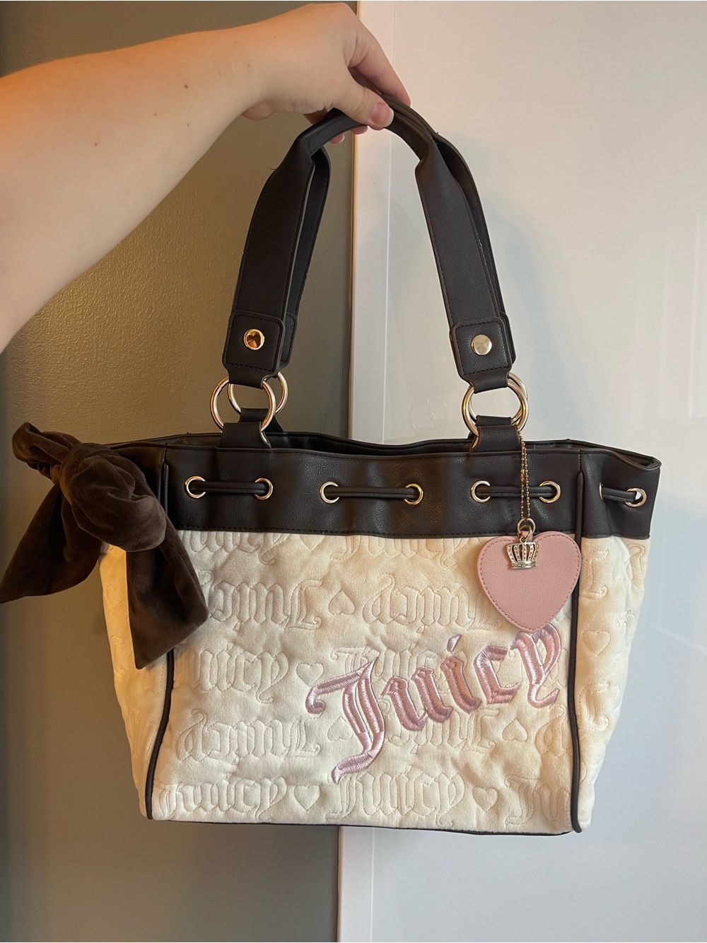 34. Large juicy couture daydreamer tote